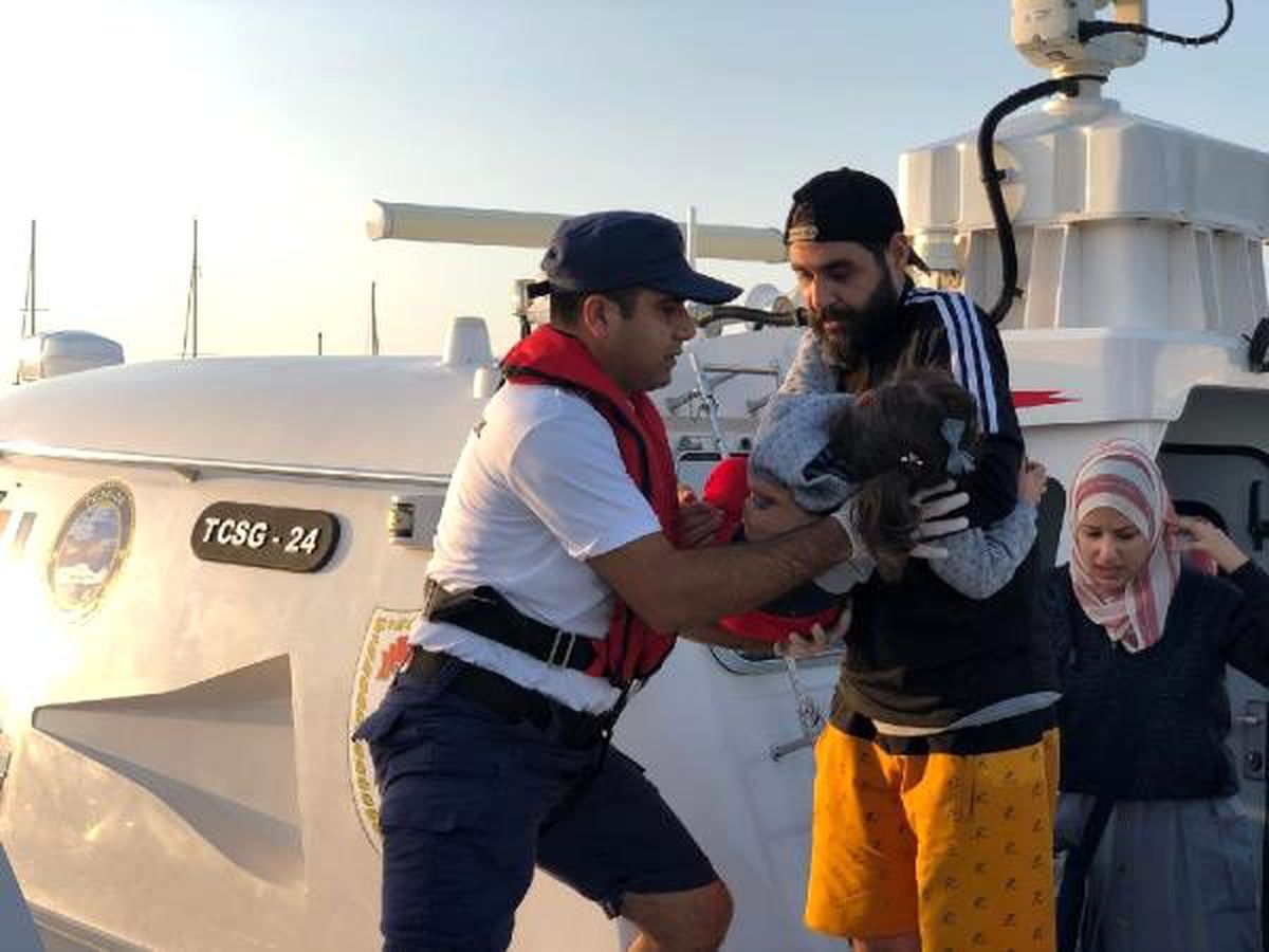 Çeşme ve Dikili\'de toplam 88 kaçak göçmen yakalandı
