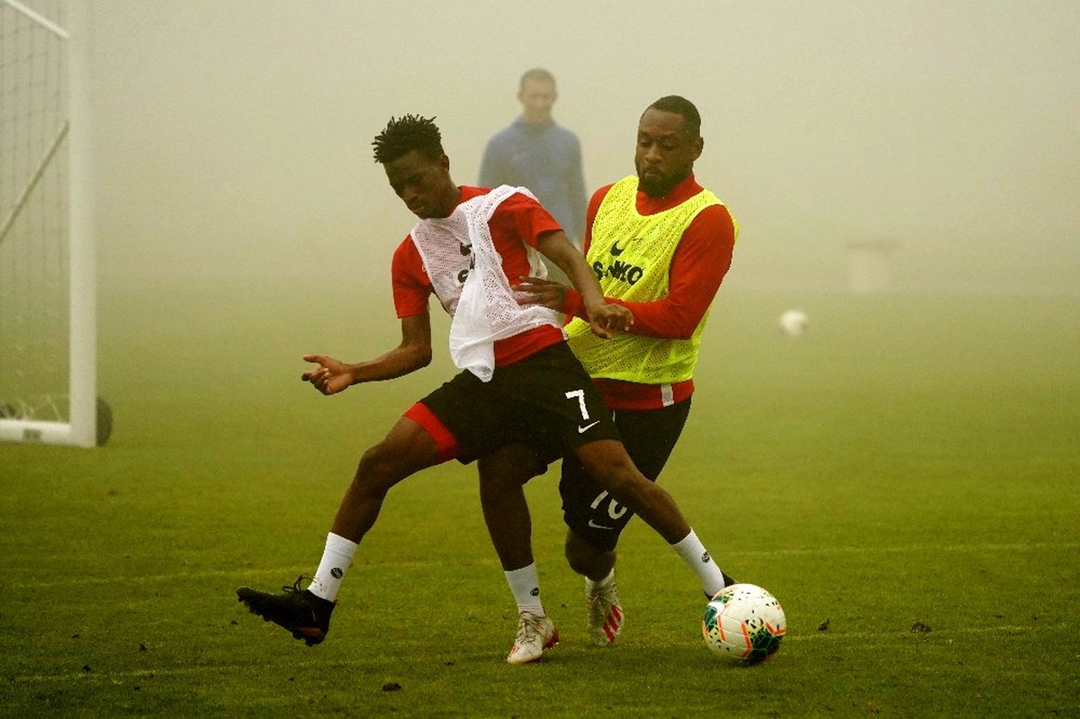 Gazişehir Gaziantepspor sis ve yağmur altında çalıştı