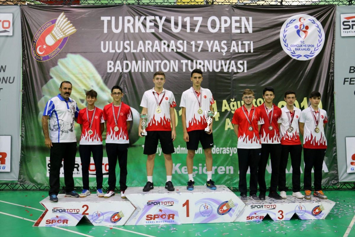 Genç badmintonculardan 16 madalya