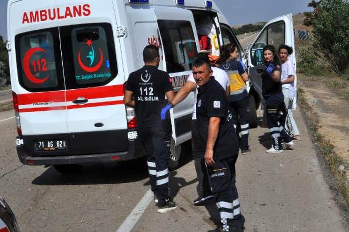 Hafif ticari araç, şarampole devrildi; Beyza öldü, ailesi yaralı