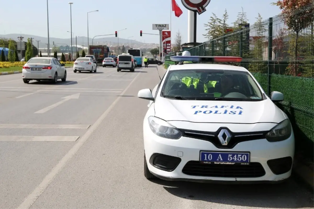 Hız yapan sürücüler radara yakalandı