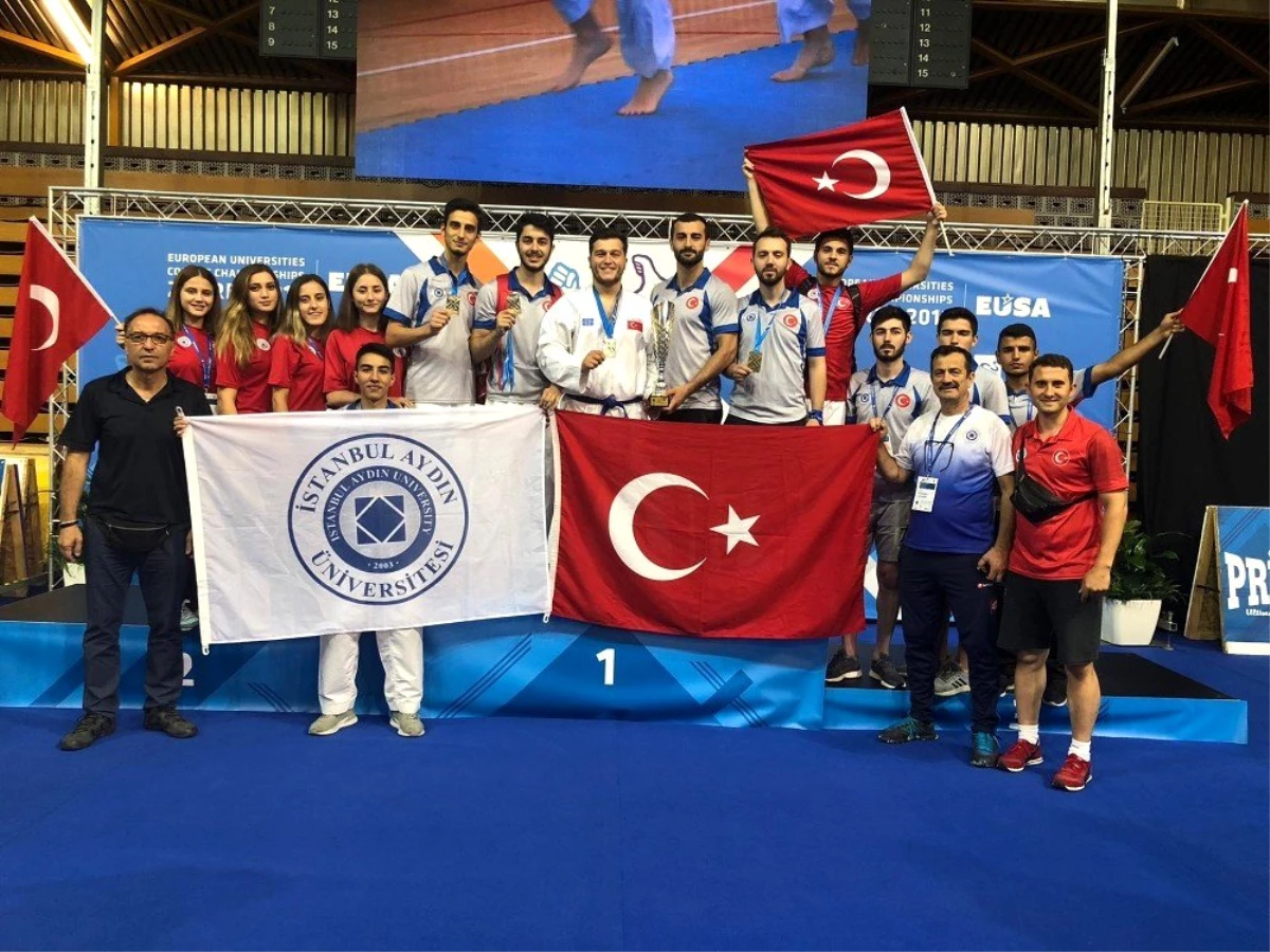 İAÜ Karate Takımı Avrupa\'da üçüncü oldu