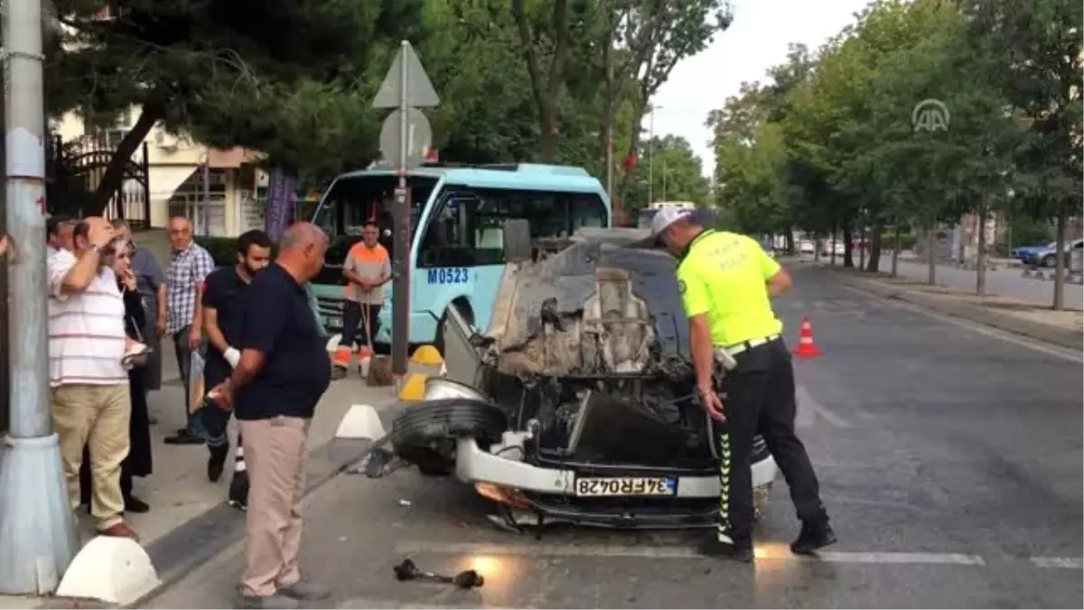 Kadıköy\'de trafik kazası: 2 yaralı