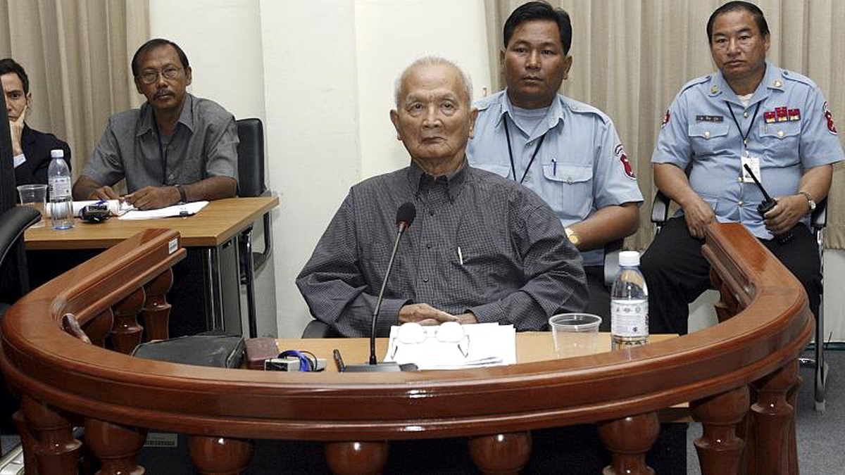 Kamboçya\'da Kızıl Kmerlerin \'iki numarası\' Nuon Chea 93 yaşında öldü