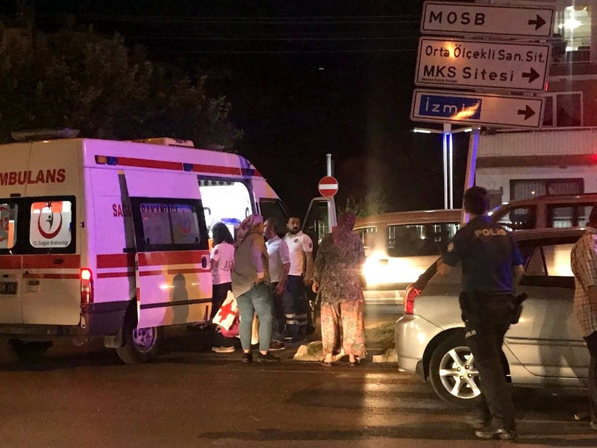 Manisa\'da trafik kazası: 3\'ü çocuk 7 yaralı