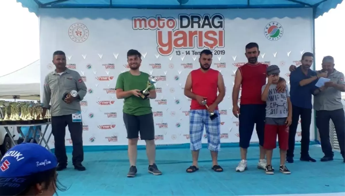 Manisalı motosikletçiler derecelerle döndü