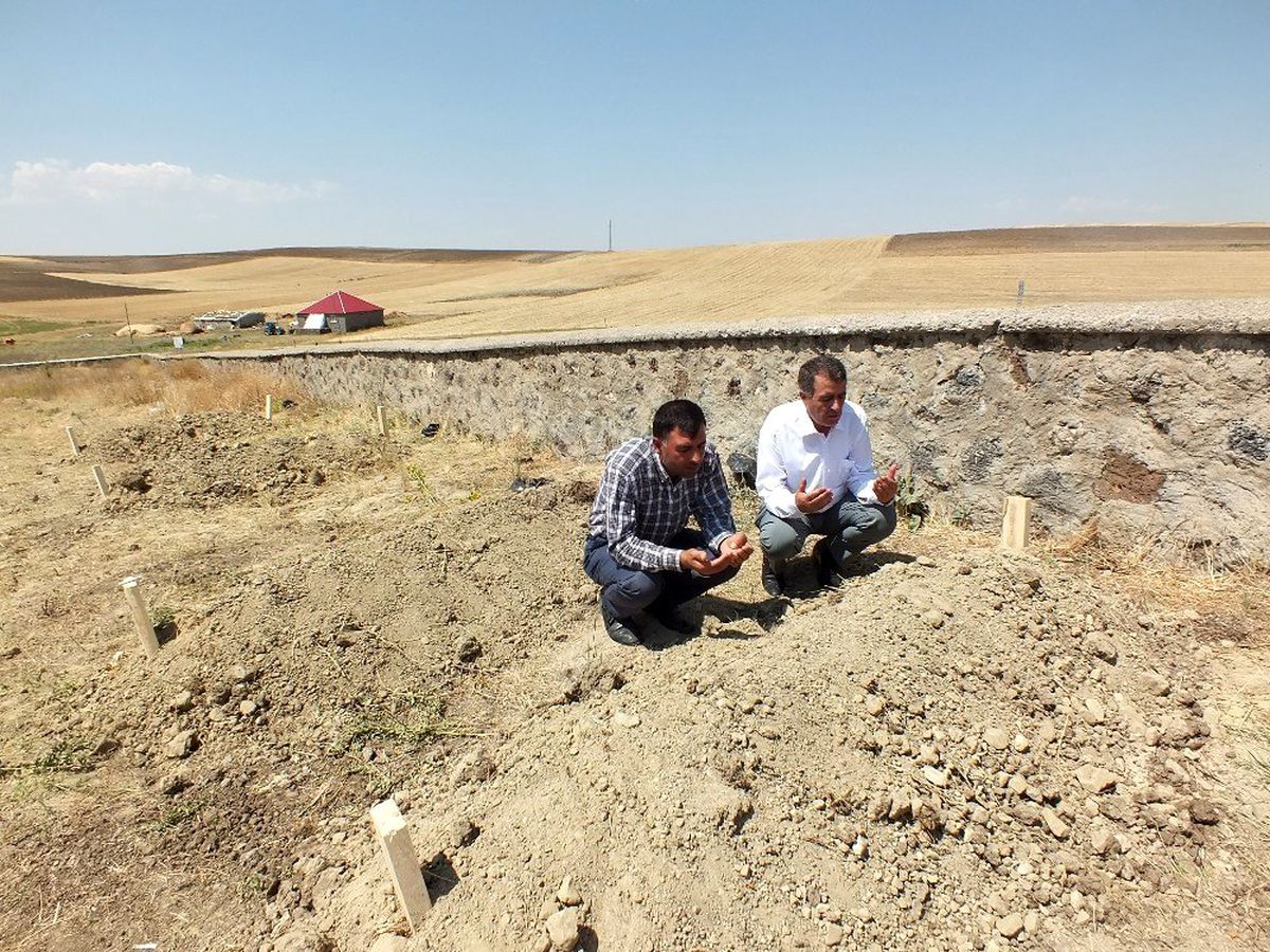 Murat Nehri\'nde boğulan çocuklar yan yana defnedildi
