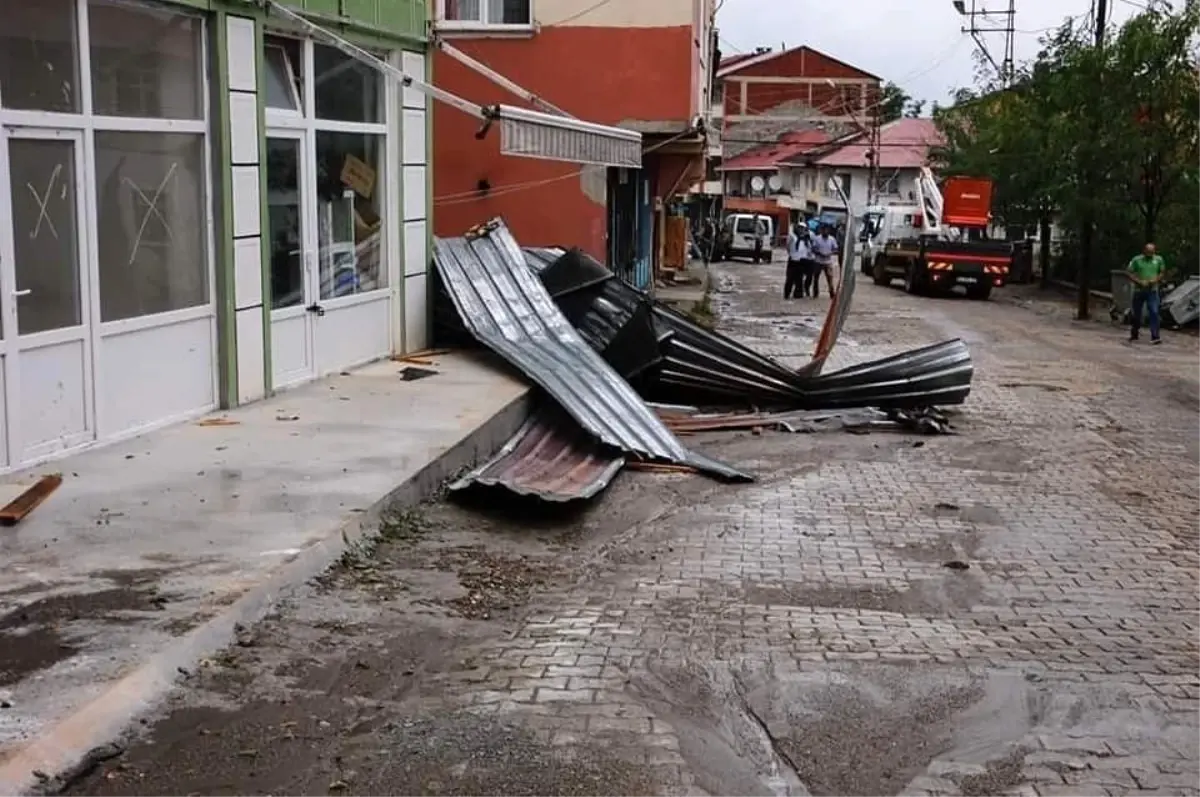 Ordu\'da şiddetli fırtına ve yağış maddi hasara yol açtı