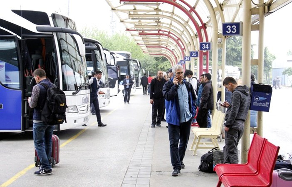 Otobüs biletleri tükendi, ek seferler de doluyor