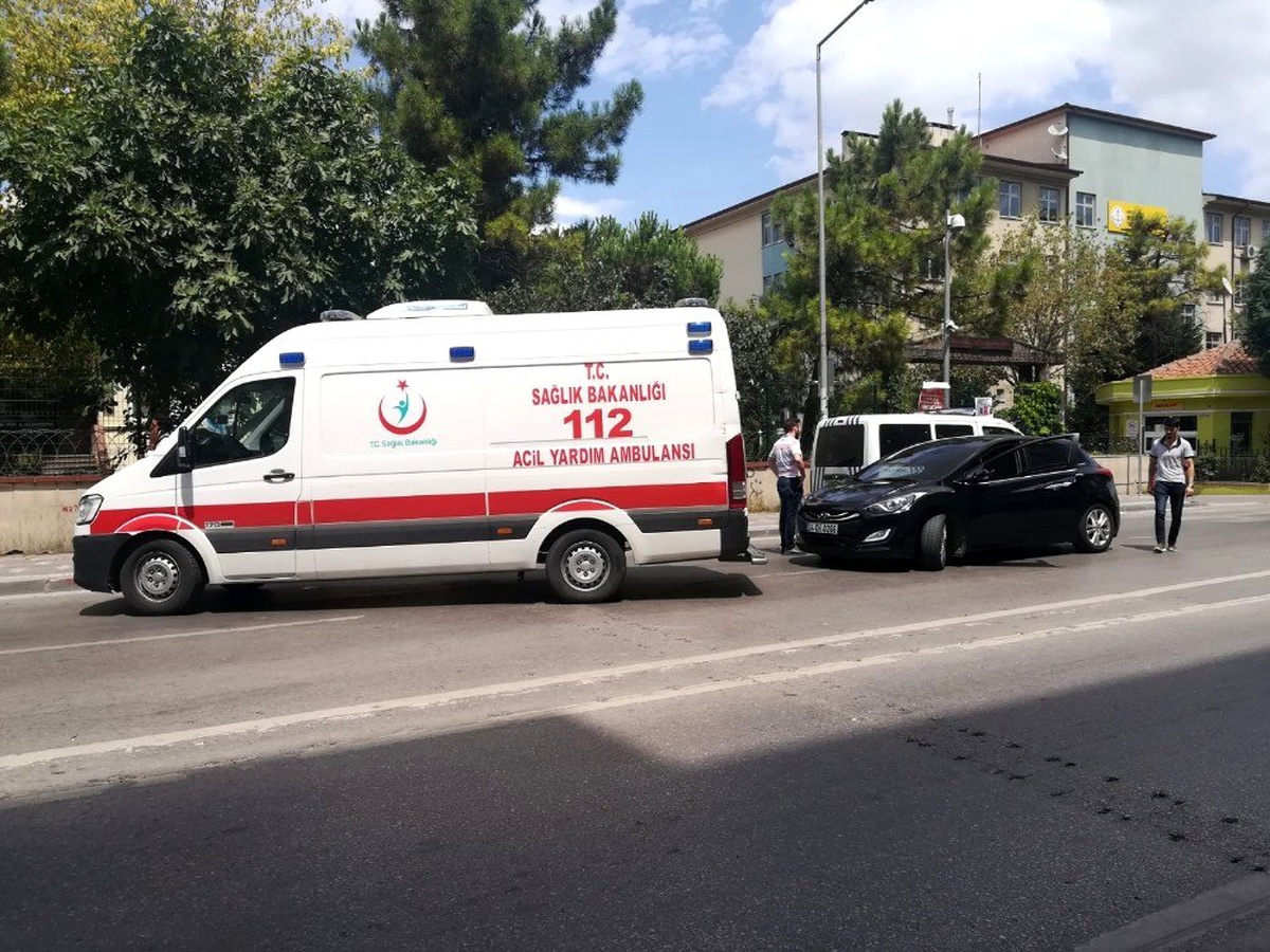 Otomobilin çarptığı yaya yaralandı