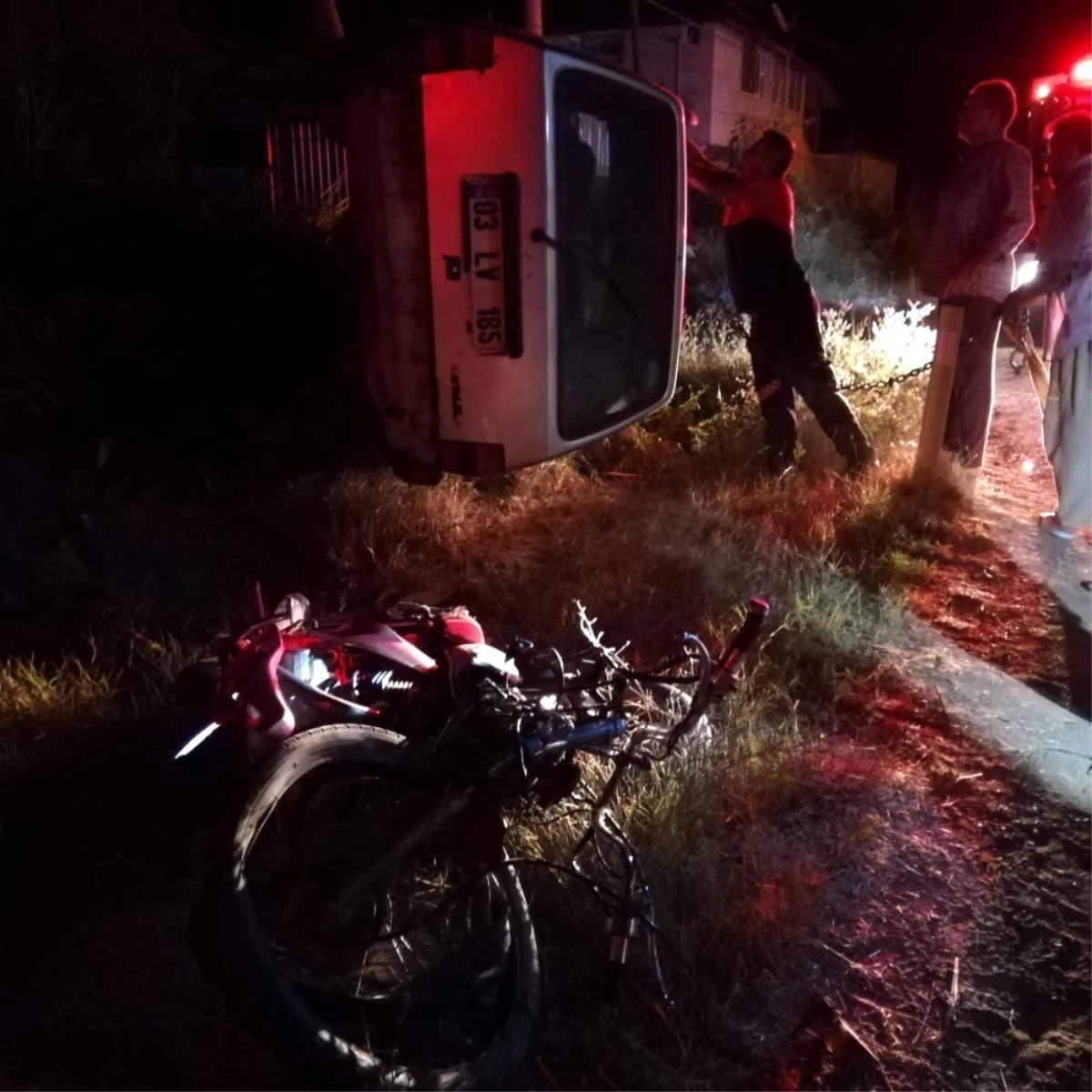 Park halindeki motosiklete çarptı: 1 ölü, 1 yaralı