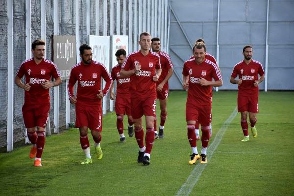 Rıza Çalımbay: 4-5 tane çok iyi oyuncu almamız gerekiyor