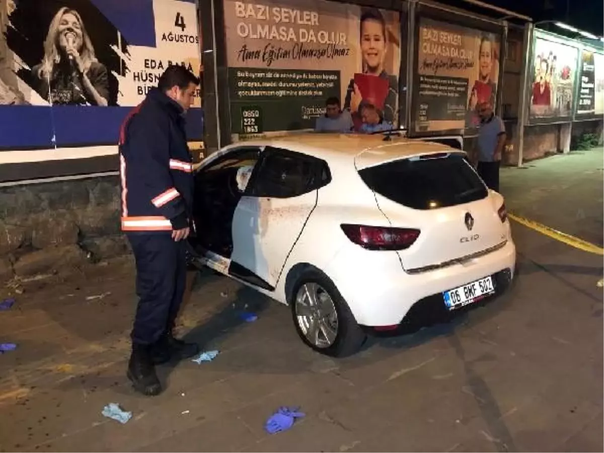 Silahlı saldırıdan kaçarken otomobili duvara çarptı: 2 yaralı