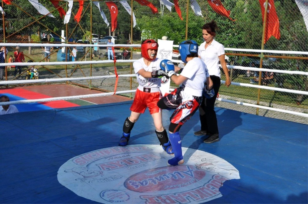 Simav\'da Zafer Kupası Kick Boks Şampiyonası heyecanı