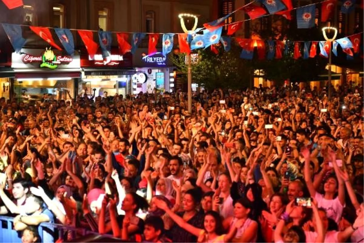 Trabzon\'da horon festivali coşkusu