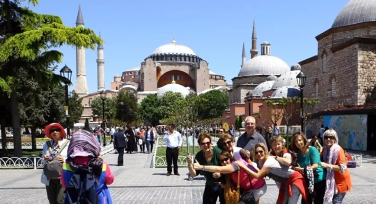 Turistler \'giyim ve ayakkabı\'ya 1,5 milyar dolar harcadı