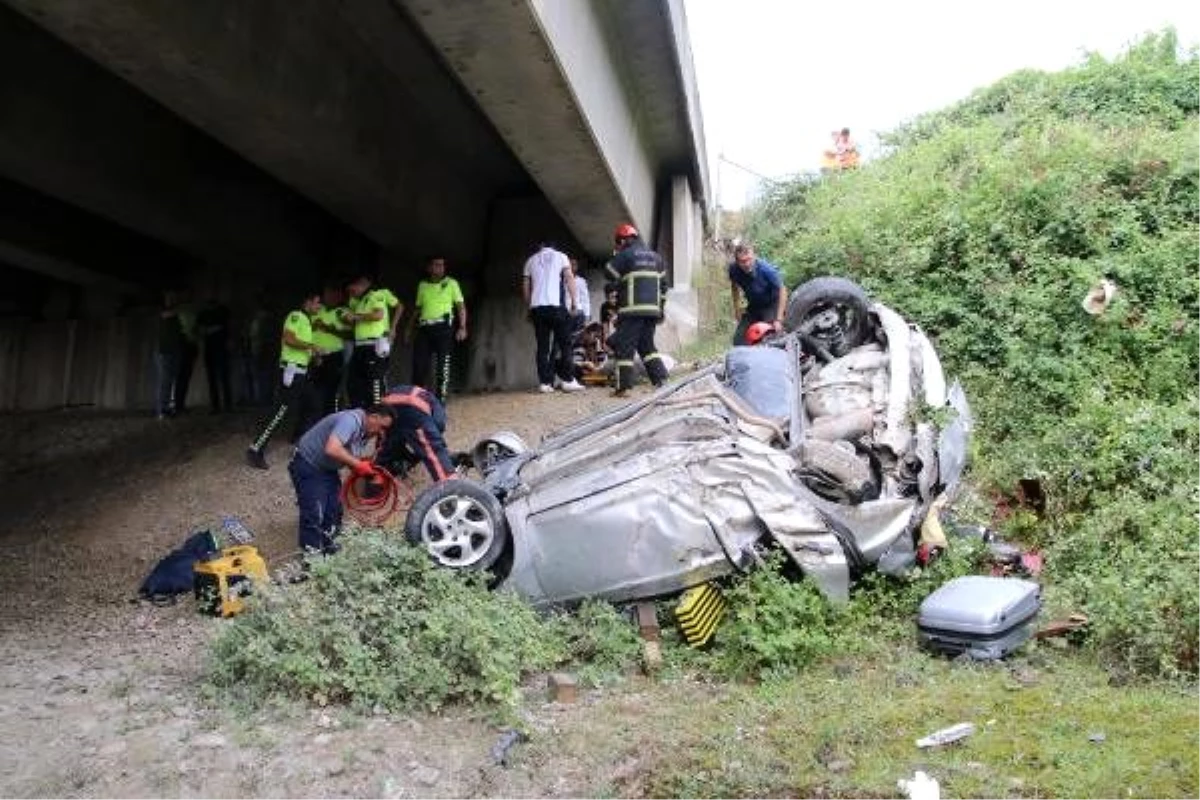 Yoldan çıkan otomobil, köprünün altında uçtu: 3 yaralı