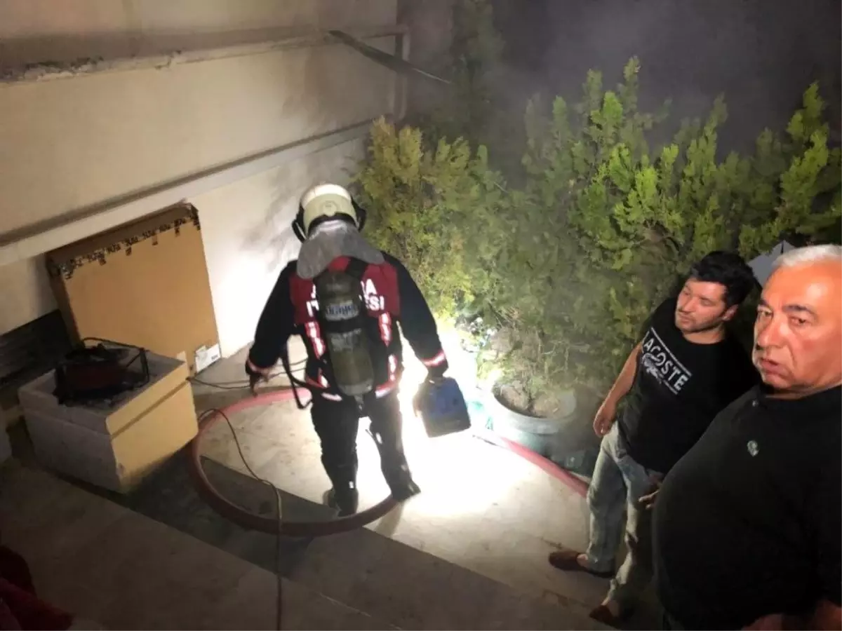 Başkent\'te bir otelde çıkan yangında 2\'si çocuk 10 kişi dumandan etkilendi