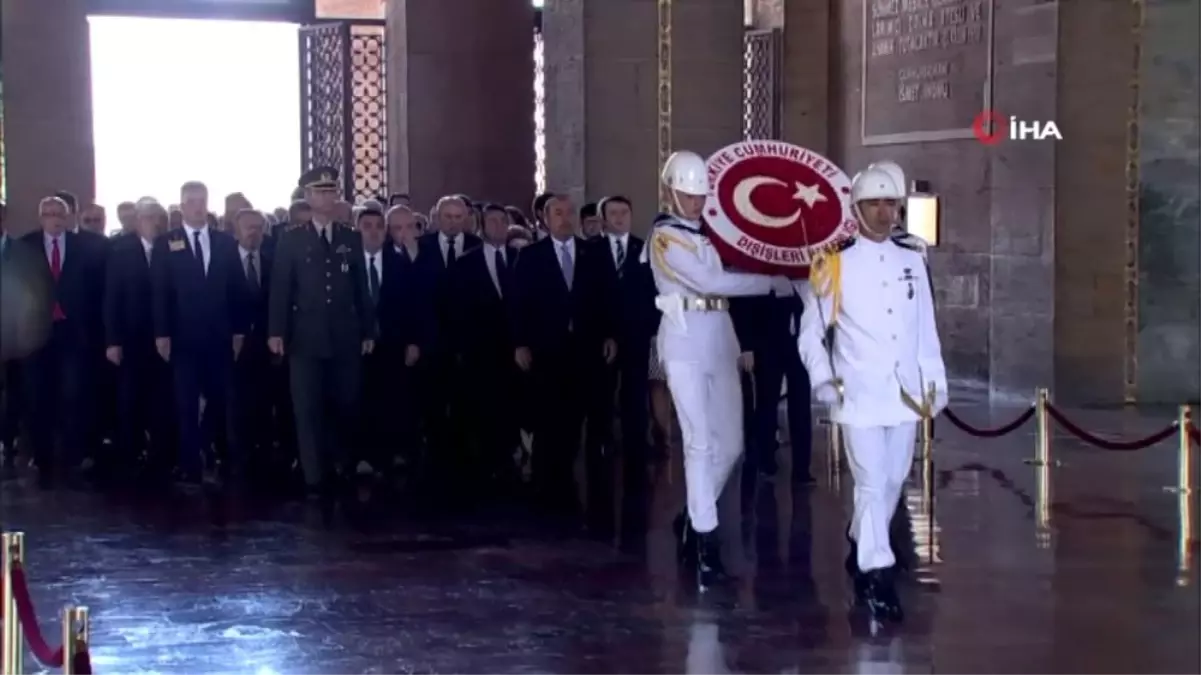 Çavuşoğlu Türk büyükelçilerle Anıtkabir\'i ziyaret etti