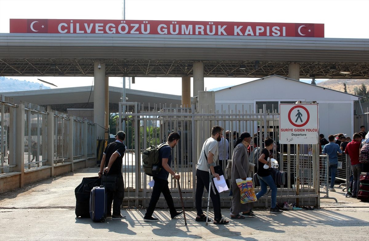 Cilvegözü Sınır Kapısı\'ndan bayram geçişleri sürüyor