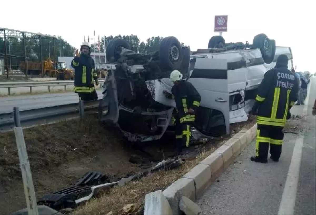 Çorum\'da minibüs takla attı: 10 yaralı