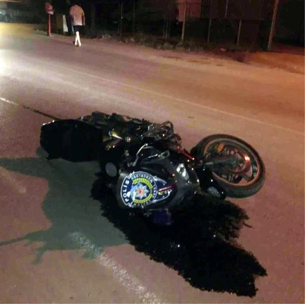 \'Dur\' ihtarına uymayan sürücü, kaçarken motosikletli polise çarptı