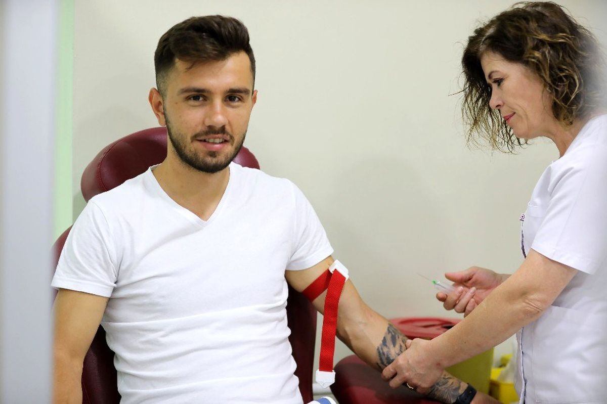 Emre Kılınç ve Hugo Vieira sağlık kontrolünden geçti.