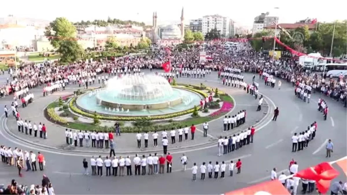 "Gardaşlık Festivali"nde 1058 kişi "Sivas Ağırlaması Halayı" çekti