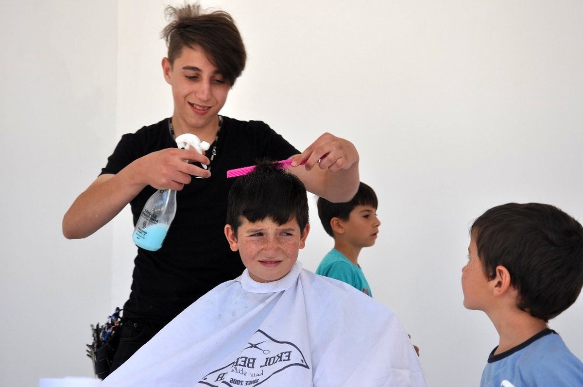 Gönüllü kuaförler bayram öncesi çocuklara öyle bir jest yaptı ki