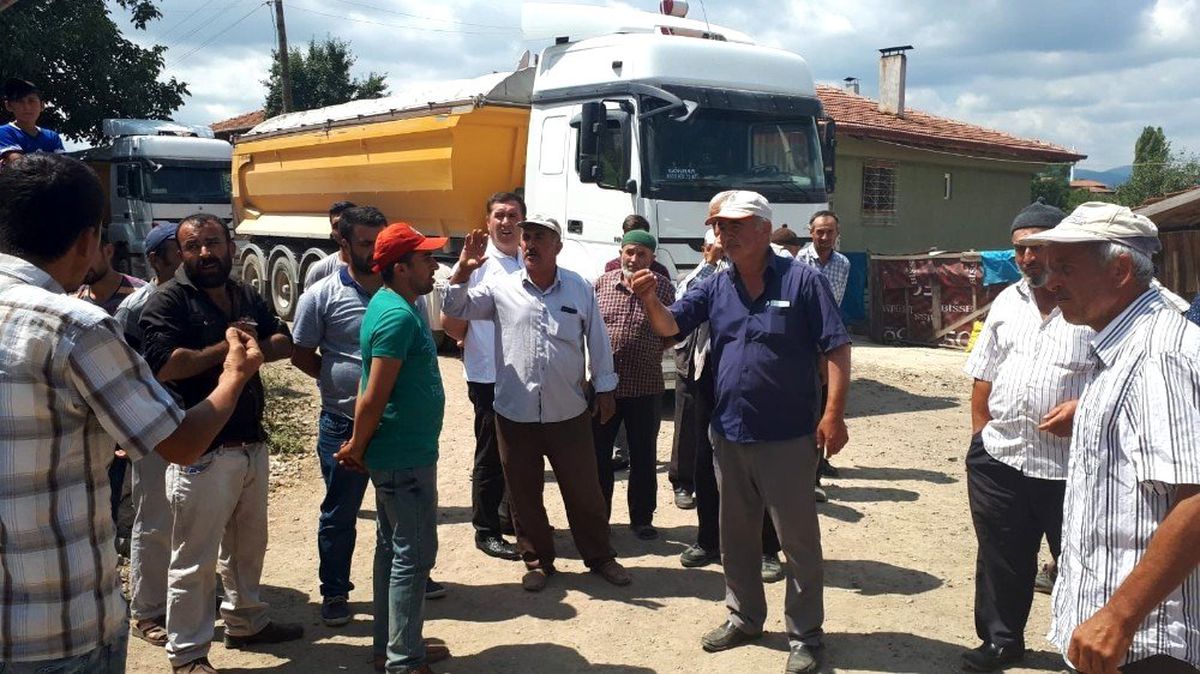 İki köy arasında asfalt krizi