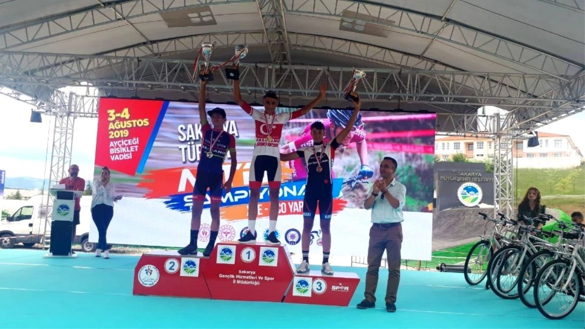 Kayserili bisikletçiler Sakarya\'dan 2 altın, 1 gümüş ve 1 bronz madalya ile döndü