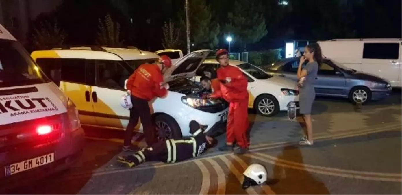 Kedi, girdiği aracın motorundan 2 saatte çıkarıldı