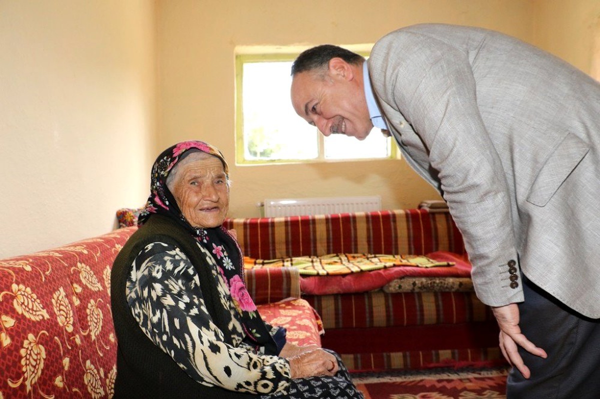 Kırıkkale Belediyesi kimsesizlerin yüzünü bu bayramda da güldürdü