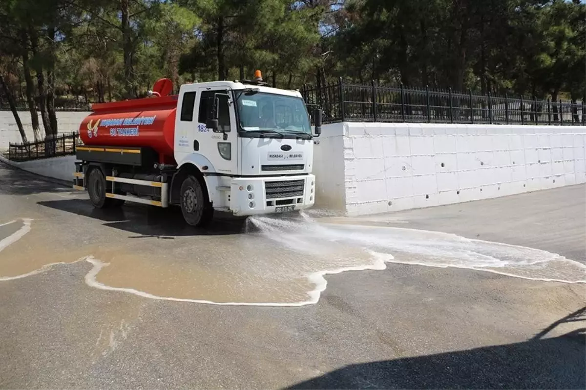 Kuşadası\'nda camiler ve mezarlıklar temizleniyor