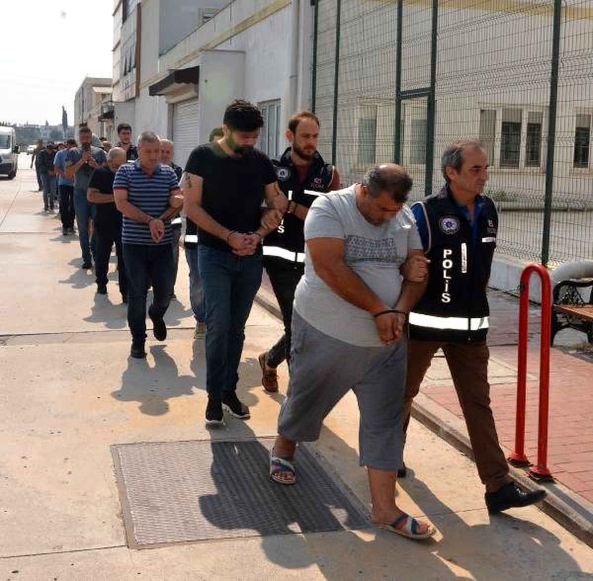 Lüks yaşam süren çete, 4 yılda 20 milyon lira dolandırmış