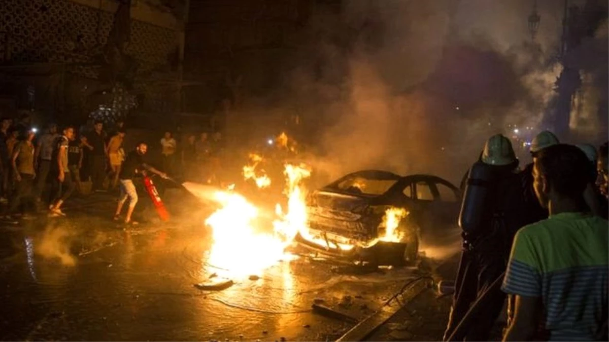 Kahire\'de birkaç araç hastane önünde çarpıştı, patlama sonucu en az 19 kişi öldü