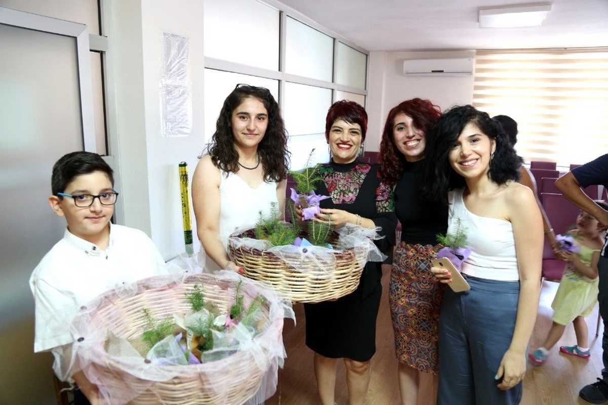 Nikah şekeri yerine fidan dağıttılar