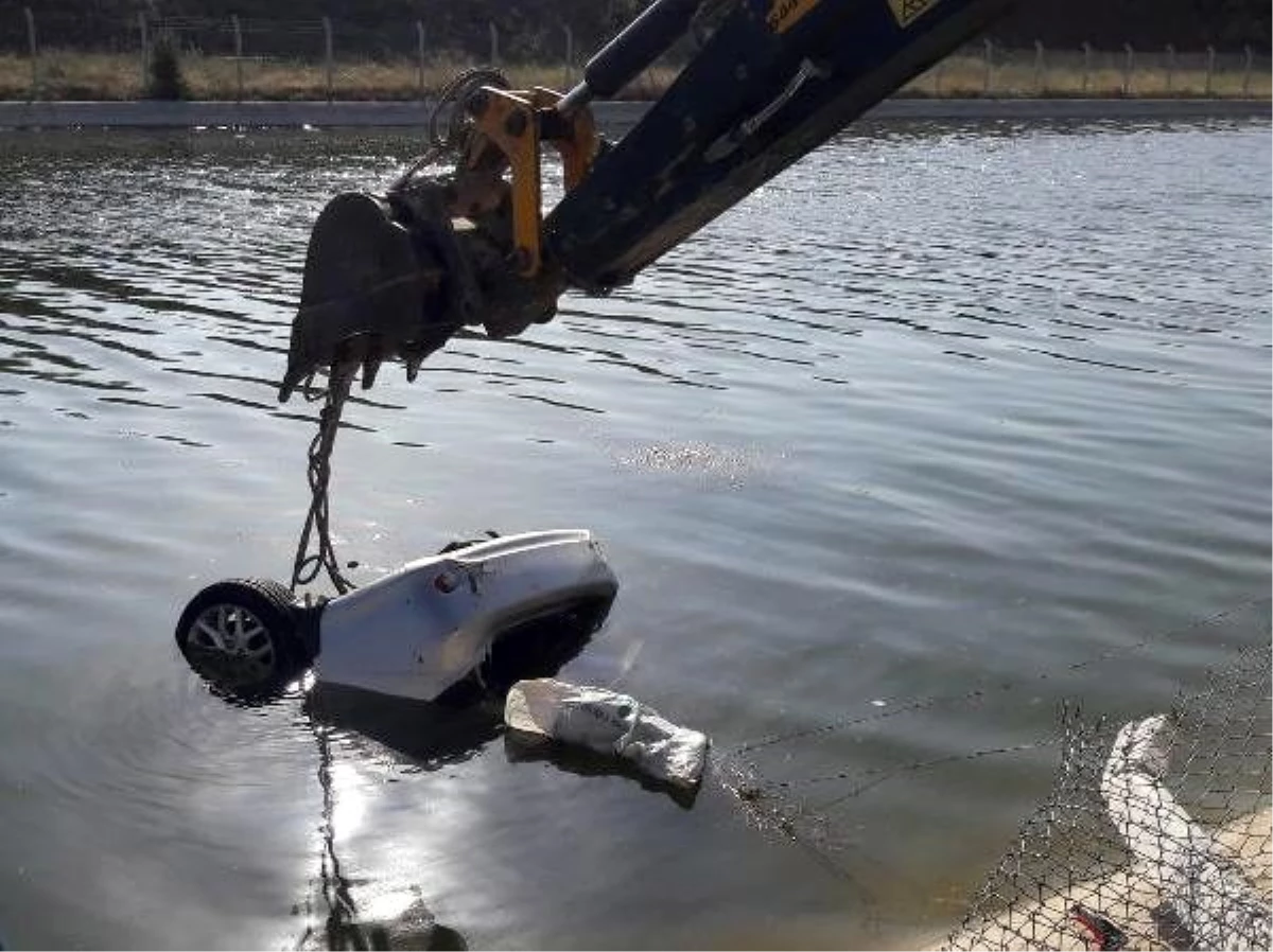 Otomobil sulama kanalına uçtu; sürücü boğuldu