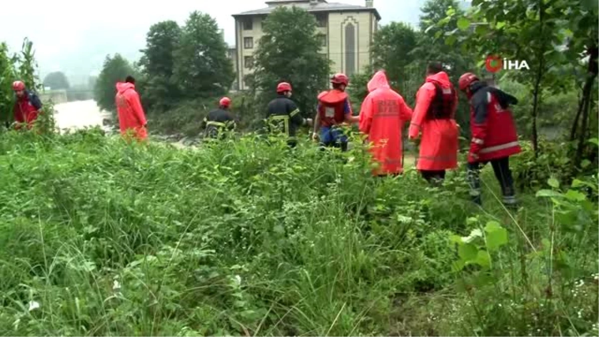 Rize\'deki selde kaybolan Hüseyin Çapoğlu\'nun yakınlarının bekleyişi sürüyor