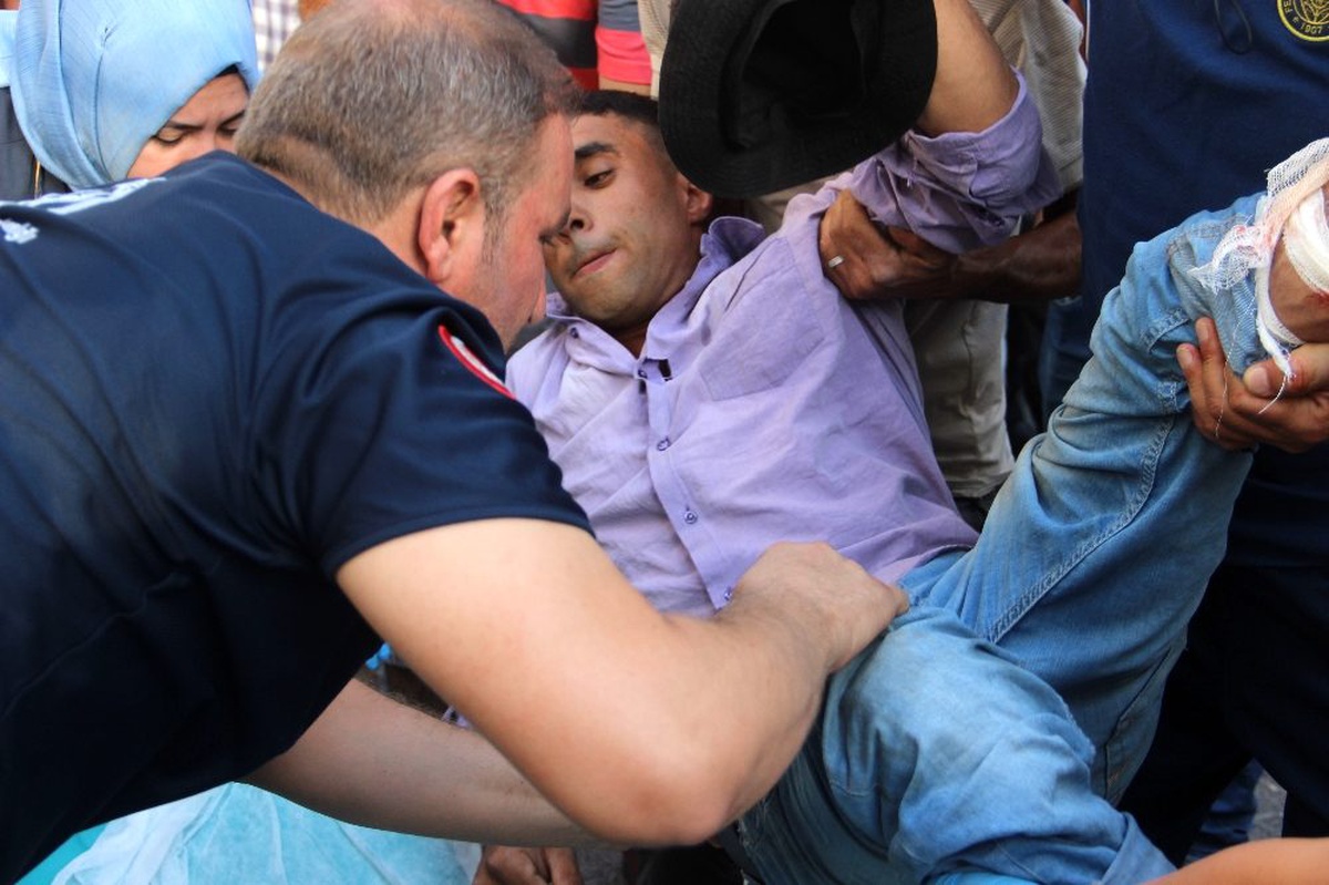 Şanlıurfa\'da bahçeye çöp atma kavgası: 3 yaralı, 8 gözaltı