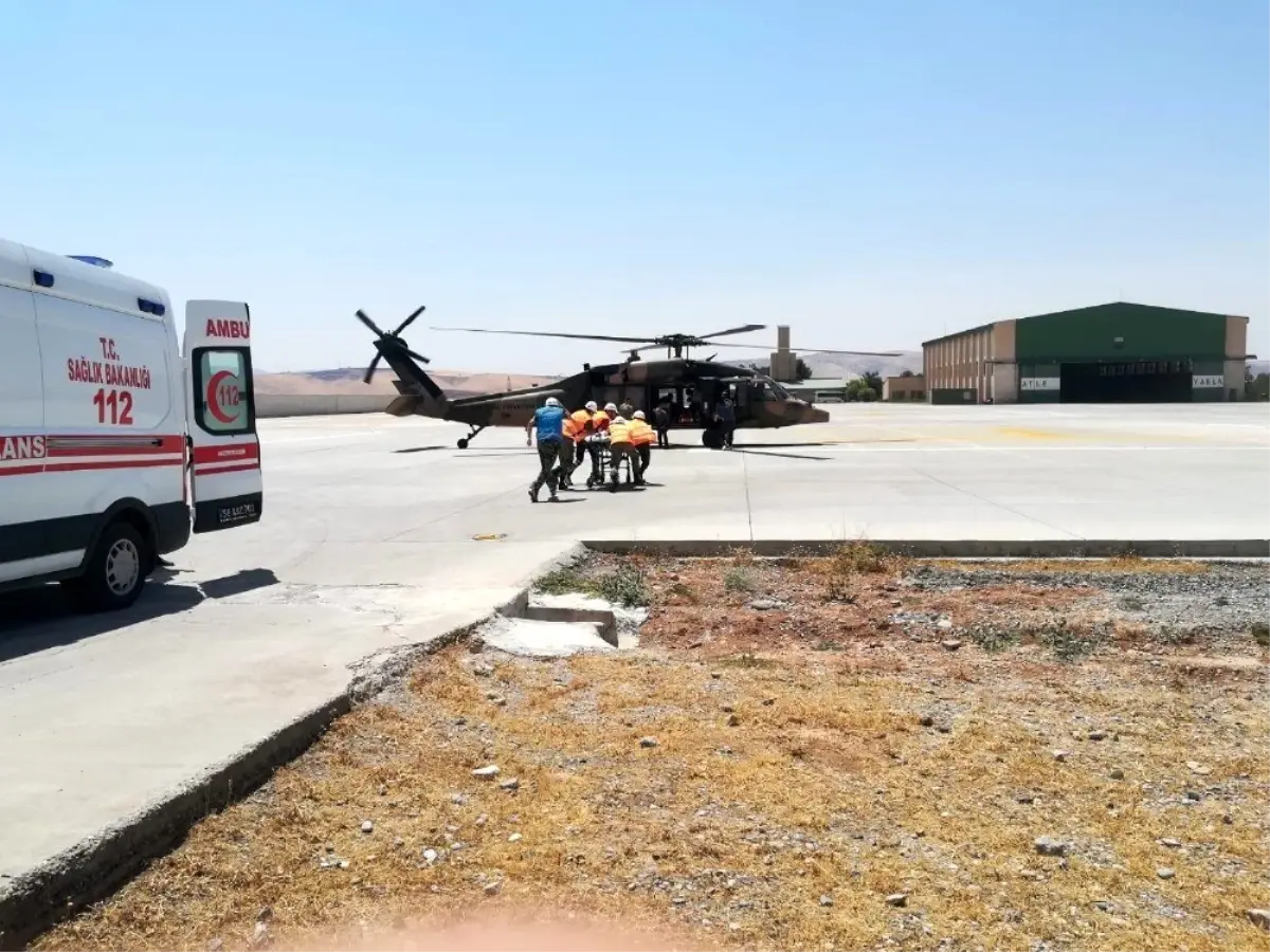 Siirt\'te askeri helikopter yaralı çocuk için havalandı