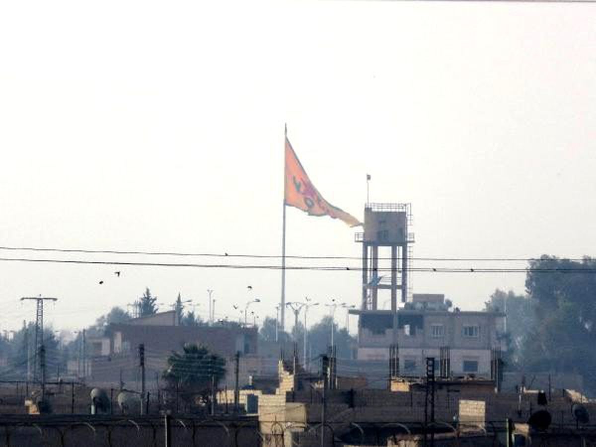 Tel Abyad\'daki terör örgütü PYD\'nin simgeleri indirildi