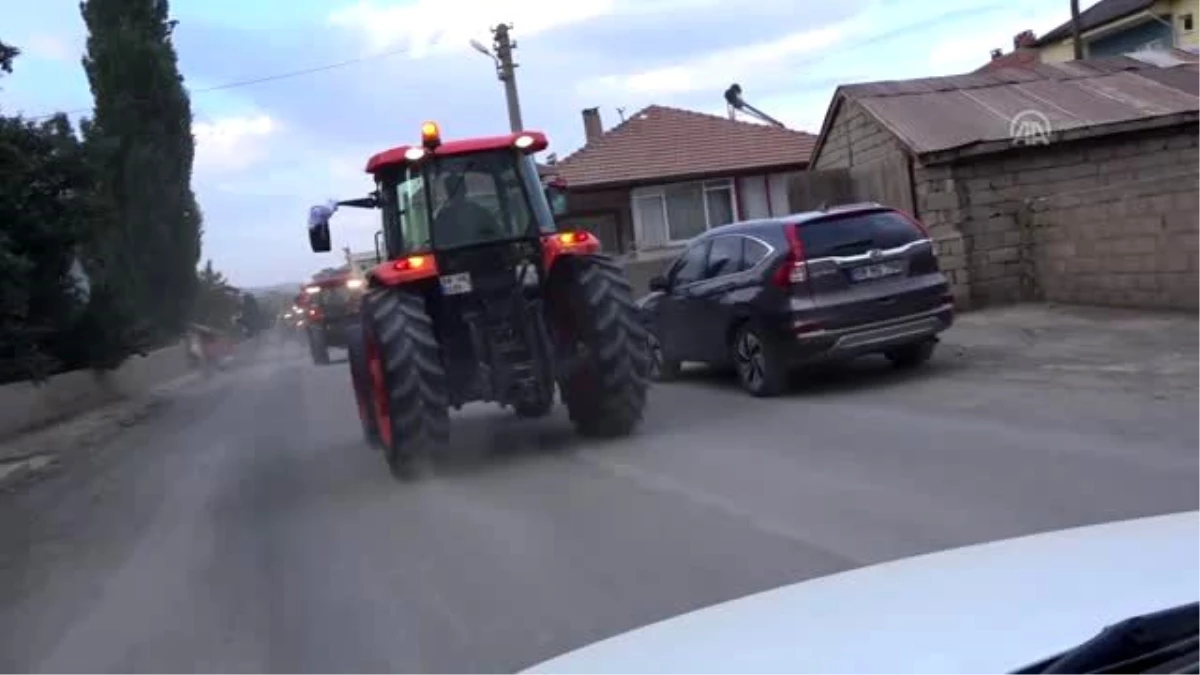 Traktörü "gelin arabası" yaptı