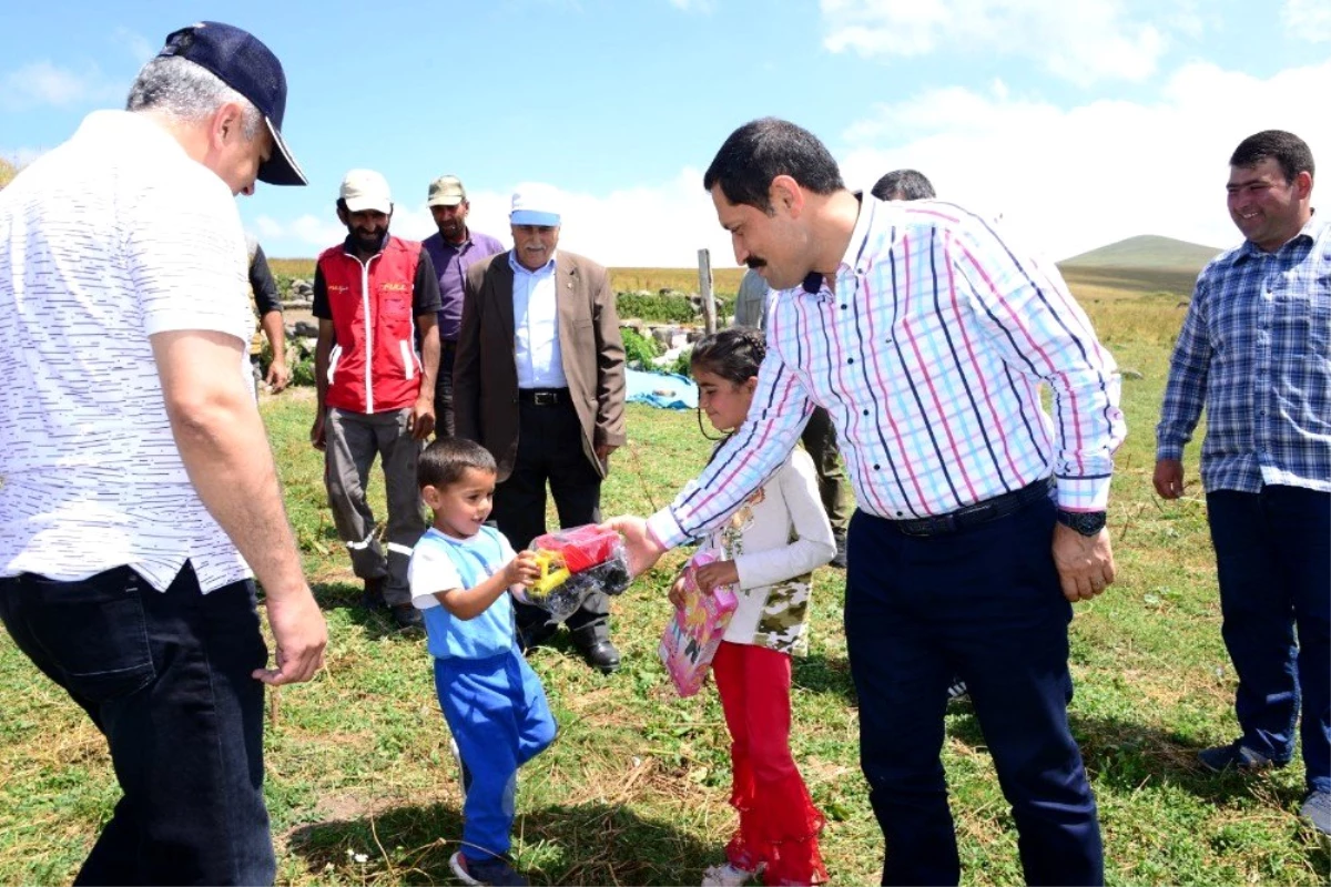 Vali Masatlı, Çıldır yaylalara çıkan vatandaşları ziyaret etti, sorunlarını dinledi