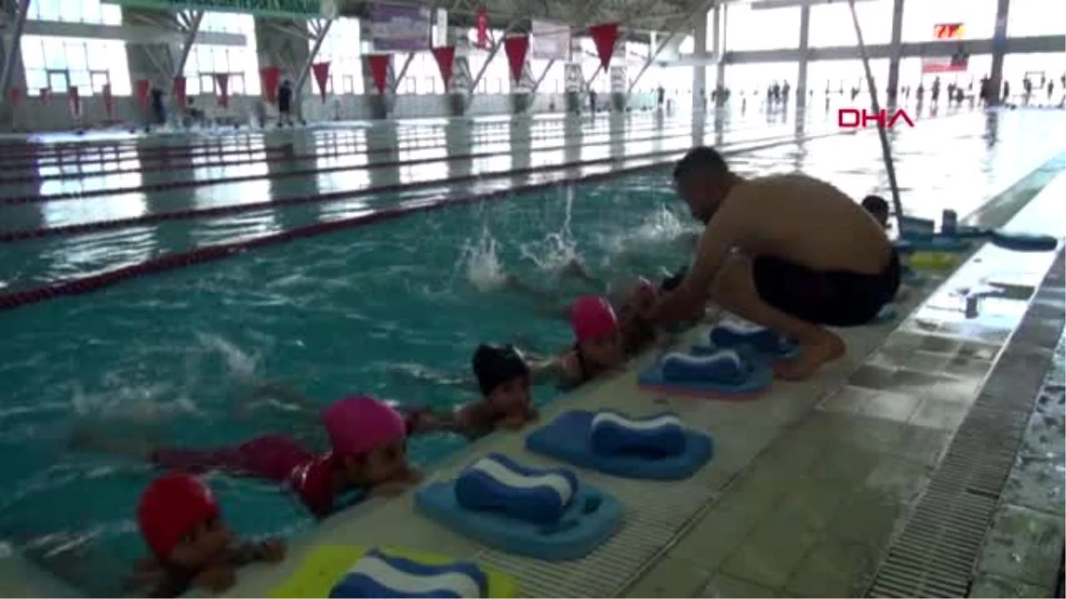 Van\'daki olimpik havuzda geleceğin yüzücüleri yetiştiriliyor