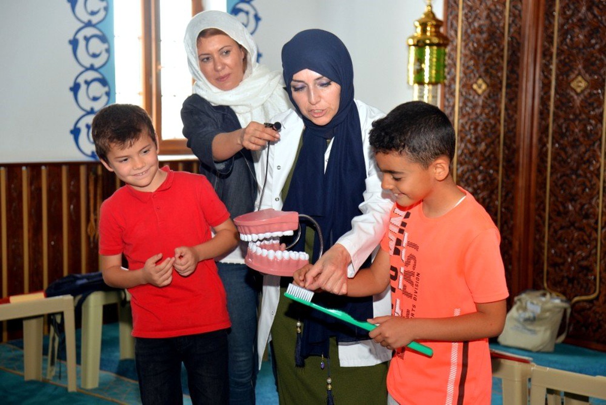 Yaz Kur\'an kurslarındaki 2 bin çocuğu kapsayan sağlık eğitimi
