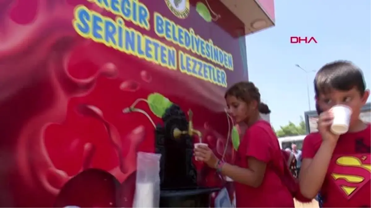 Adana Yüreğir Belediyesi\'nden vatandaşa buz gibi limonata