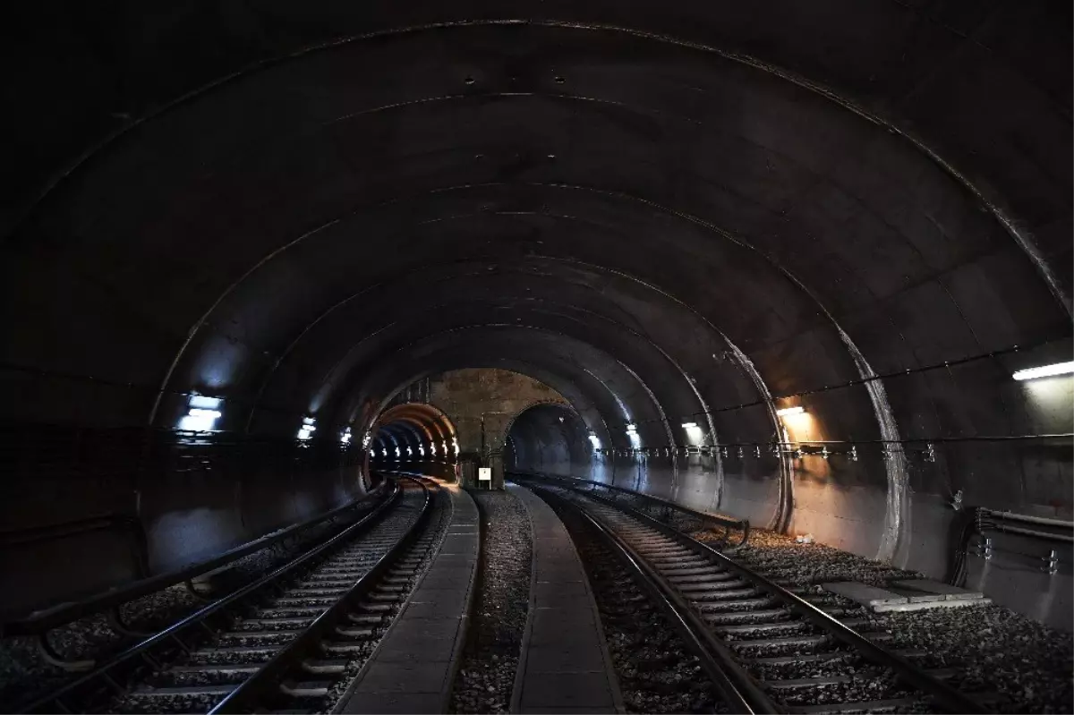 Akköprü-İvedik metro istasyonları arasında raylar değiştirildi