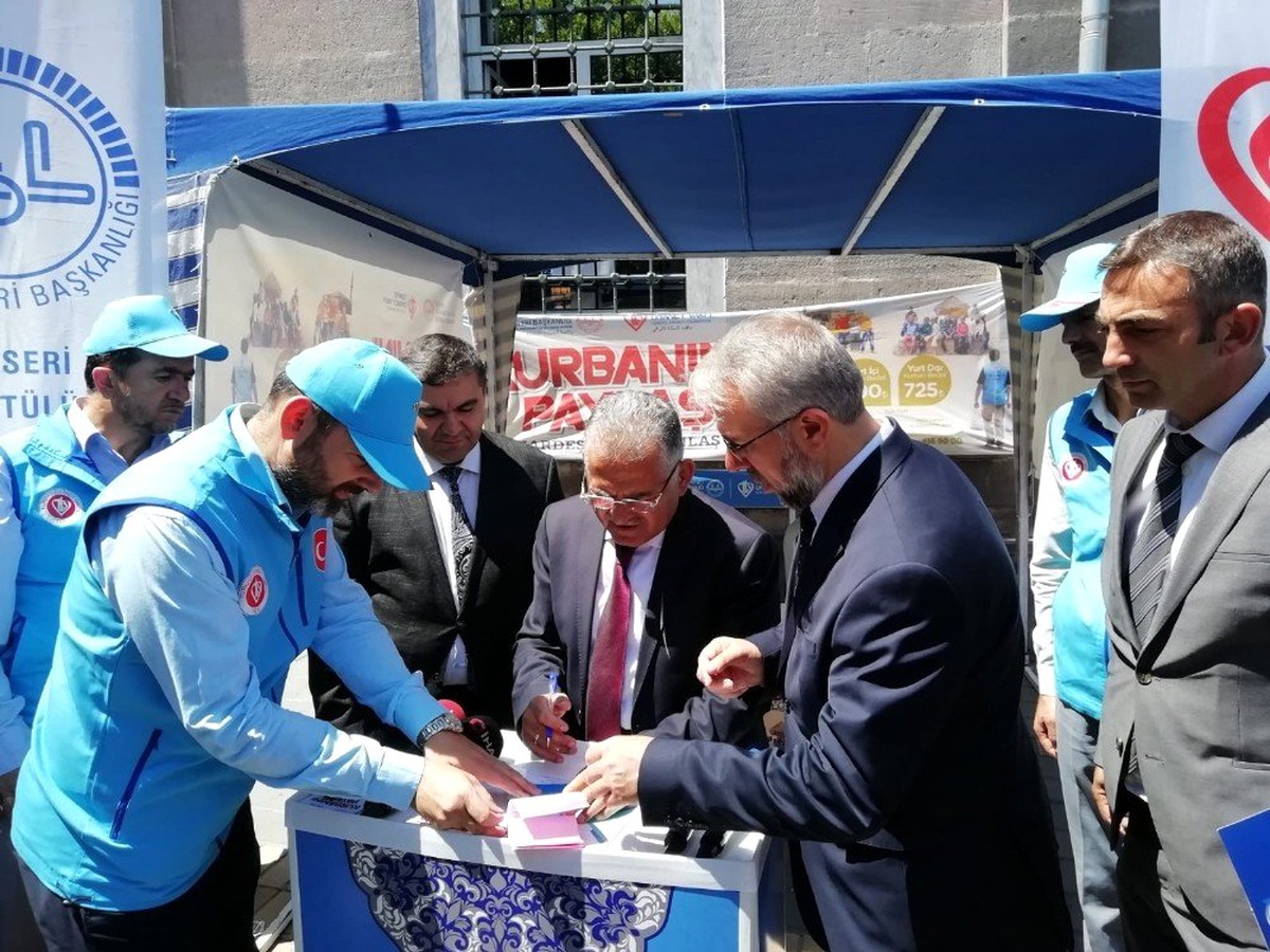 Başkan Büyükkılıç, vekalet yoluyla kurban bağışladı