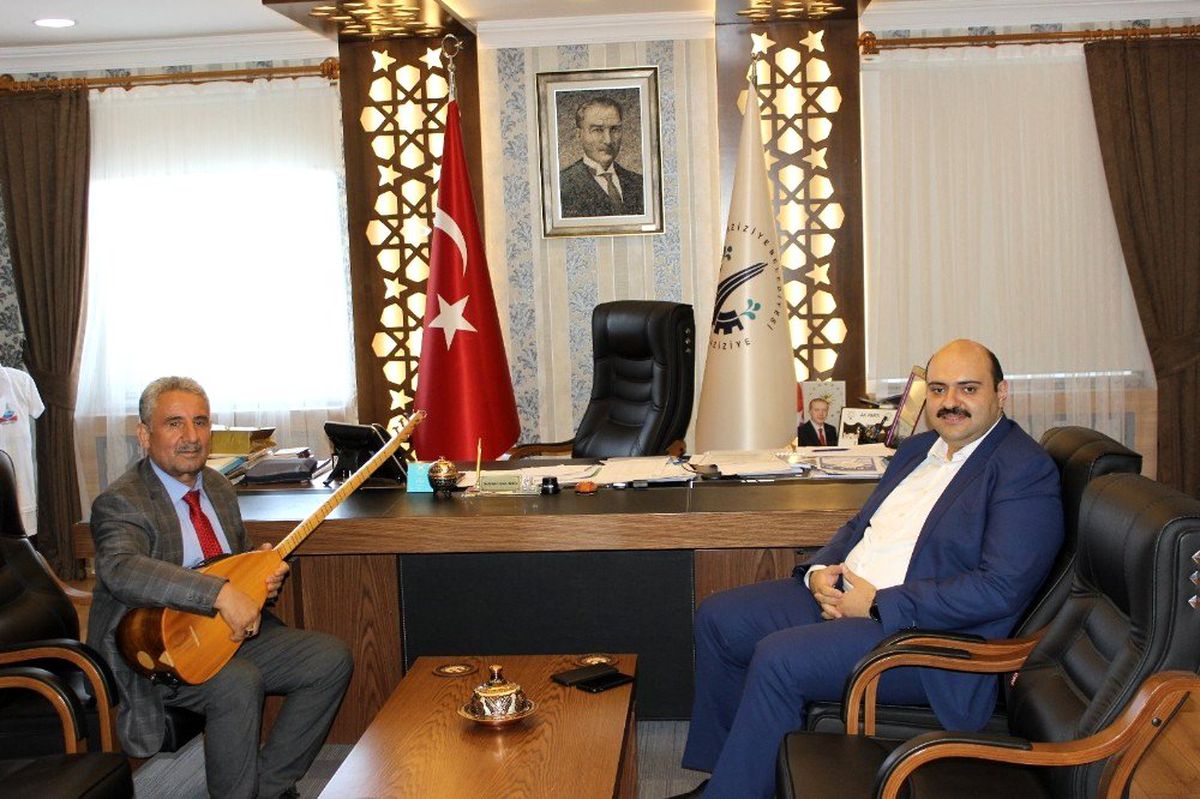 Başkan Orhan\'a Halk Ozanı usulü teşekkür